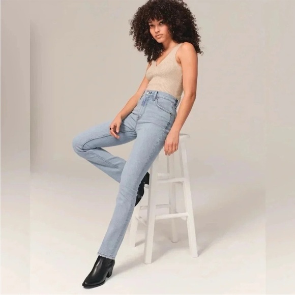 Abercrombie & Fitch Ultra High Rise 90’s Slim Straight Jeans Light Wash 27/4 L - Picture 5 of 16